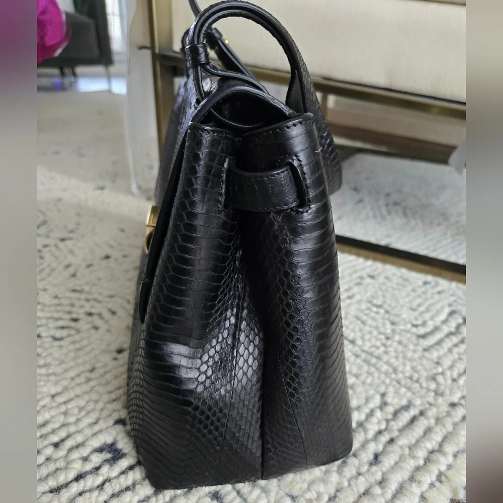 ๐ Salvatore Ferragamo Authentic Black Python Bag - Picture 4 of 15
